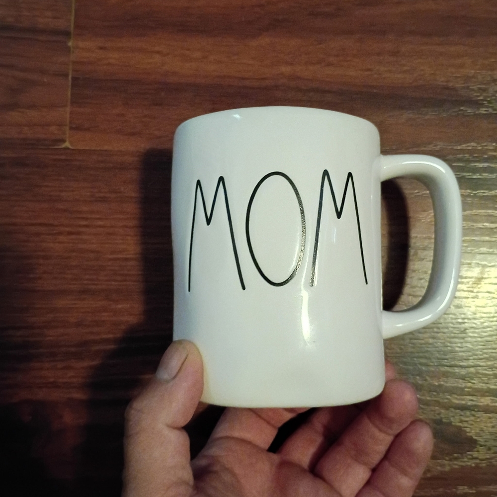 Rae Dunn MOM coffee mug EUC‎